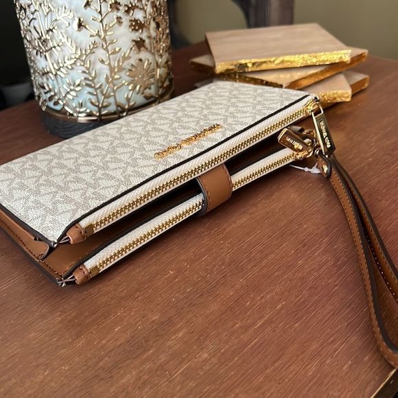 Michael Kors double zipper wallet - Picture 4 of 6